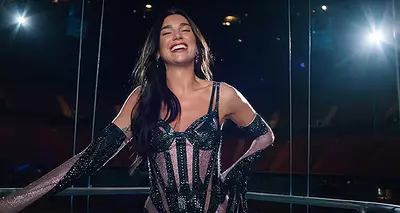 Dua Lipa trägt eine Maßanfertigung von Mugler für Vogue US