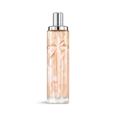 Packshot des neuen Starlicious Pineapple Musk: ein kristallklarer Flakon, gefüllt mit schimmernder bernsteinfarbener Flüssigkeit, der das Sommerlicht in einer eingravierten Sternschnuppe einfängt, deren Facetten unter einer eleganten silberfarbenen Kappe strahlen.